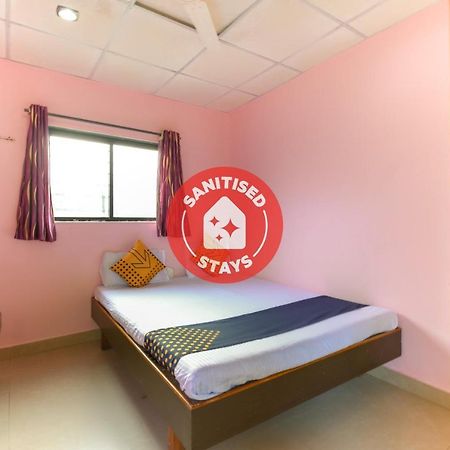Spot On 65135 Hotel Suvarna Samrat Lodge Khamshet Exterior foto