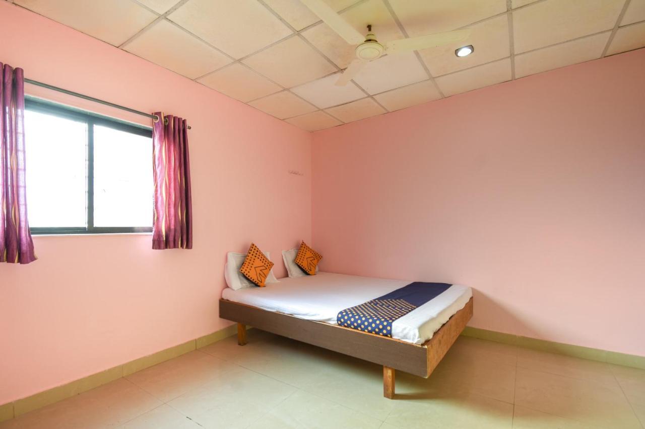 Spot On 65135 Hotel Suvarna Samrat Lodge Khamshet Exterior foto