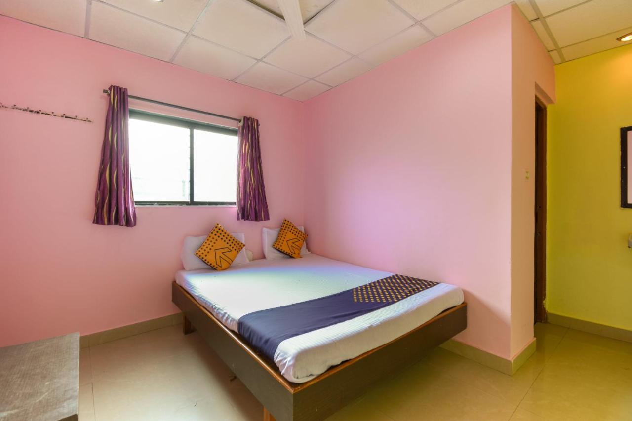 Spot On 65135 Hotel Suvarna Samrat Lodge Khamshet Exterior foto